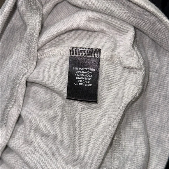 Torrid Sweatshirt Womens Sz 2 Gray Skull Floral Crewneck Jumper Soft Knit Grunge - Picture 8 of 8